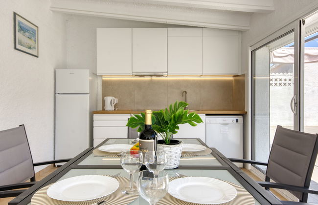 3 bedroom House in Castelló d'Empúries with private pool and garden - Photo 13