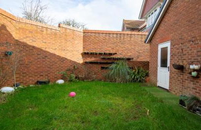 Impressive 4 Bed House Sleeps 8 - Private Parking Fast Wi-Fi Netflix & Foosball, Business Insurance and Leisure Travellers Welcome - Foto 38