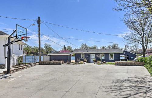 Lakefront Bellevue Home Private Beach and Fire Pit! - Foto 41