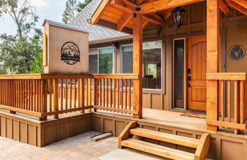 Sequoia Retreat- Spacious Cabin, Hot tub, & Sundeck - Foto 12