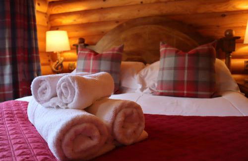 Bunnahahbain - Two Bedroom Luxury Log Cabin with Private Hot Tub - Foto 2