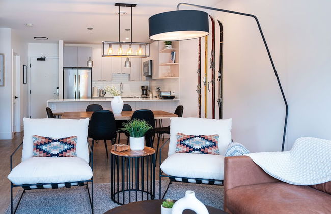 Huckin' Harry's by Revelstoke Vacations - Photo 15