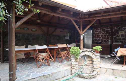 Angela House - Photo 11