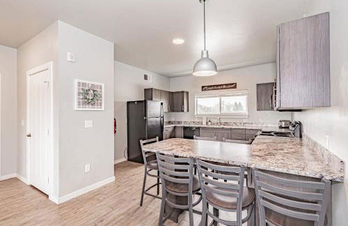 Bringham's Mill Apartments Perfect for Groups Full Kitchen Gym and Free Parking - Photo 41