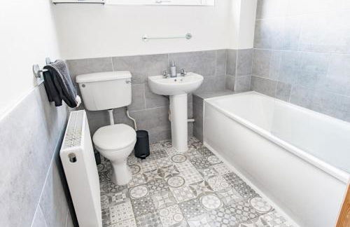 3 Bedroom Home - Free Parking - Sleeps 5 - Castle - Foto 21