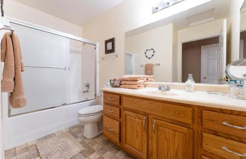 Lazy Squirrel - Cozy Family House with Full Game Room - Foto 42