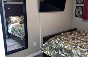 Ski-In Ski-Out Sugar Mountain Getaway with Views and Heated Pool, Hot Tub, Sauna, Gym, and EV - Foto 8