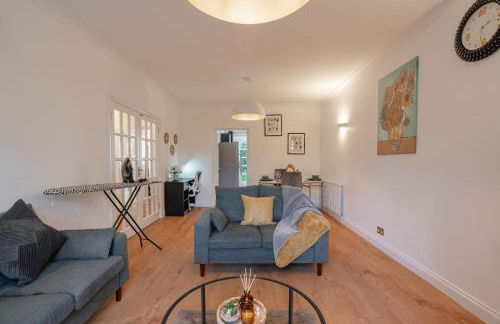 Cosy 3BR House by D3 Short Stay, Sleeps 8, Free on-site Parking & Garden - Foto 8