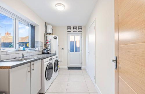 Stylish Home Hot Tub EV Parking - Foto 30