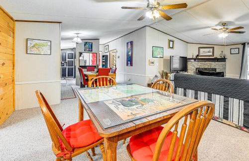 Fire Pit and Decks Creekside Cabin in Robbinsville - Foto 7