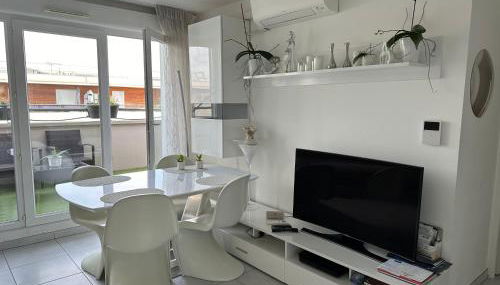 Appartement de standing, parking privé, climatisé, proche du centre-ville et la gare centre - Photo 2