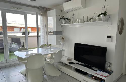 Appartement de standing, parking privé, climatisé, proche du centre-ville et la gare centre - Foto 2