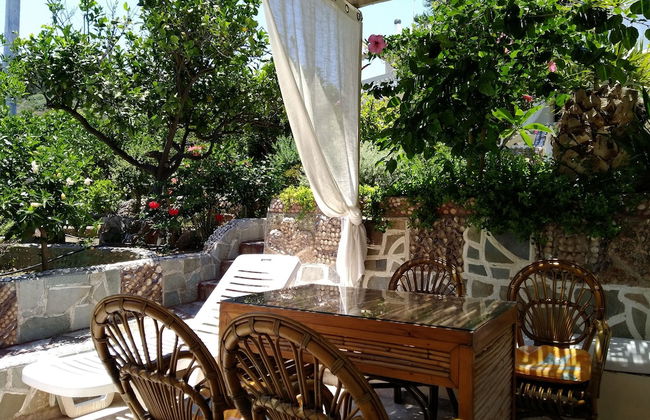 Spaceful Apartment With Veranda 'n Garden - Foto 1