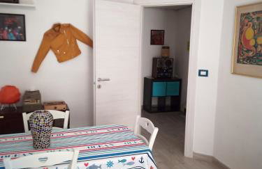 Grand F2 60mq centre Antibes, proche plages, commerces, 2 balcons, parking, train, bus, deco vintage, pet friendly - Foto 19