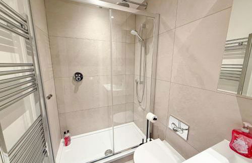 3-Bedroom with Balcony and Studio Apartments in St Johns Wood near Marylebone & Regents Park by NourNest Apartments - Foto 64