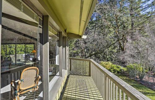 Woodsy Willow Creek Getaway with Pool and Deck! - Foto 34