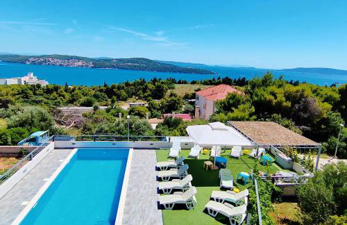 Villa Confido - Luxury 3BR Apartment with Private Pool near Trogir - Photo 1