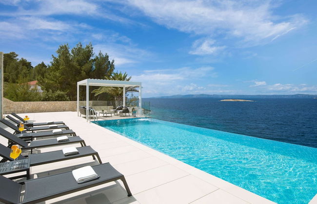 Beach Villa in Korcula with Pool, Sauna & Hot Tub - Photo 16