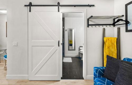 Mile to Beach! Private, Family & Pet Friendly Oasis! Pool Table & Hot tub! - Photo 26