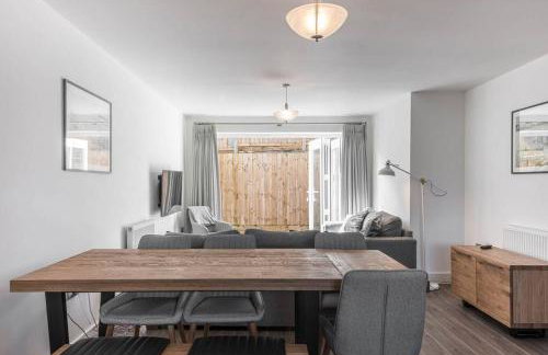 Beach Mews - Modern townhouse with patio and private parking - Photo 5