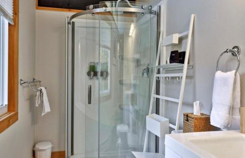 RoundTop Chalet - Hot Tub, Fire Pit & Mountain Views near Killington & Okemo - Foto 38