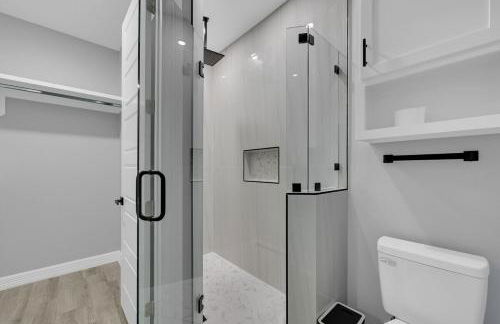 Relax and Unwind in this Modern Spacious Townhome - Foto 3