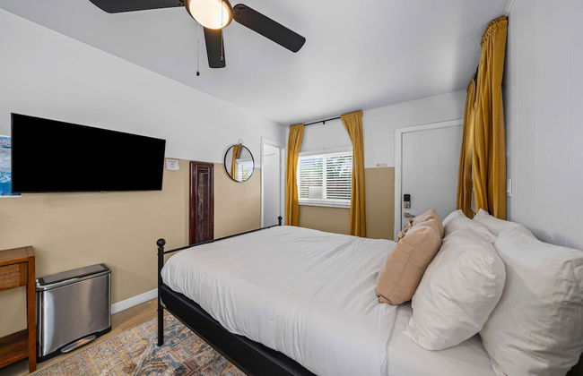 Live Like a Local - Studio With Huge Backyard - Photo 27