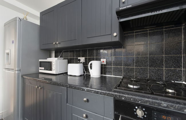 Fortified Three Bedroom Home - Foto 24