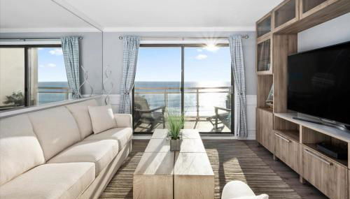 Oceanfront 2 Bedroom Modern Beach Condo w Pool - Foto 1