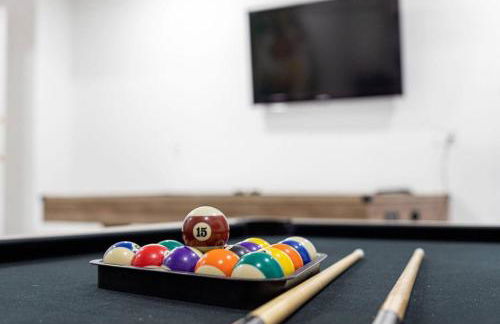 596 Modern 5 bed home overlooking beautiful golf course and conservation with Games room - Foto 28