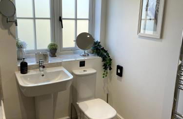 Spacious Family Friendly Cottage - Photo 11