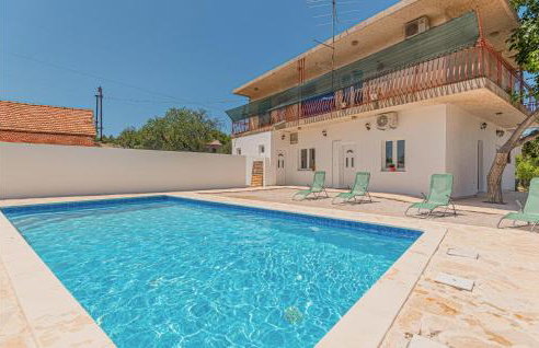 2 Bedroom Lovely Apartment In Danilo - Photo 2