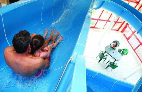 Rated Superb - Award-Winning Family Holiday Park - Live Shows, Themed Events, and Activities for All Ages, Day and Night - WiFi, Netflix, Linens - Gym, Sauna - Spotless, Quiet, Secluded, Parking - Restaurant, Shop, Bar - Foto 29