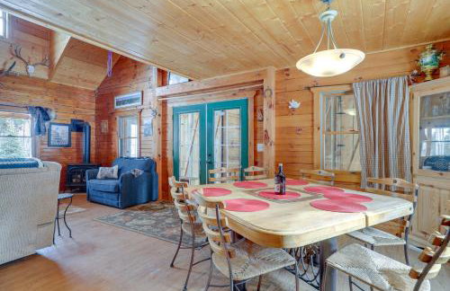 2 Mi to Skiing Casper Cabin with Mtn Views! - Foto 7