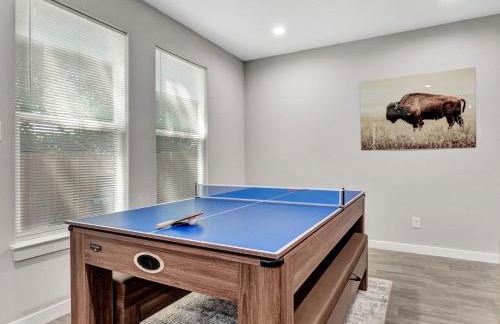 Waxahachie Walkup Backyard Oasis 1 Mi to DWTN Professionally Managed By Stay Albatross - Foto 2