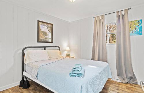 Beachy Getaway - Cozy and Secluded Lodge Home - Foto 23