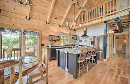 Luxe Log Cabin with Modern Finishes and Mtn Views - Foto 4
