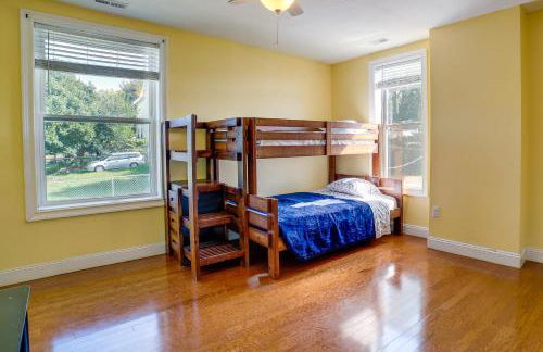 Inviting Connellsville Getaway with Deck! - Foto 21