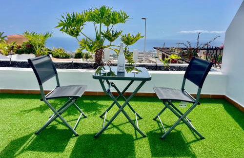 Villa Amorio a spacious modern getaway with a private heated pool & Sea Views - Foto 29