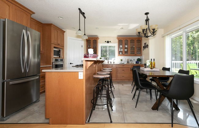 LUXURIOUS 5-Br Acreage | Year-Round Heated Pool & HotTub | Mtn View | Pool Table - Foto 9