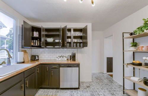 Beautiful - 4bd with Contemporary Interior - Foto 27