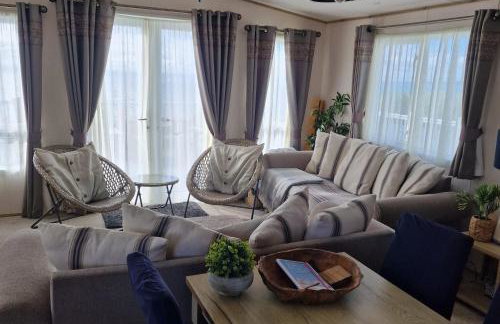 SeaView Sleeps 4to6 Pet friendly Parking - Photo 24