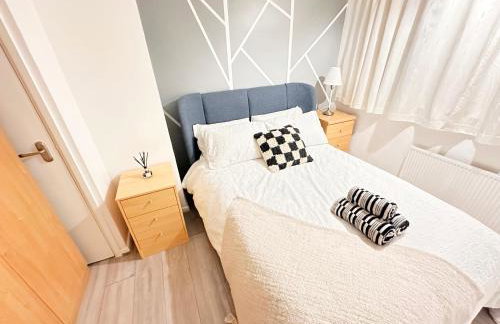 Spacious Luton Airport Accommodation - Perfect for Contractors, Families, Tourists & Long Stays - Foto 2
