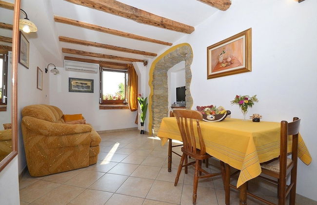 Bella Vista Apartments - Photo 16