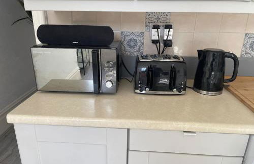 Spacious Flat! Sleeps 7, Pet Friendly and Parking - Photo 48