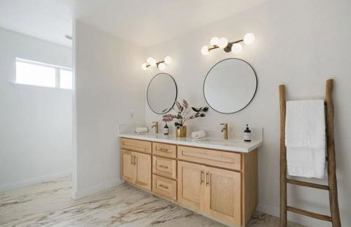 Sunlit Oasis with Heated Pool and Jacuzzi 20 minutes to Disneyland - Foto 15