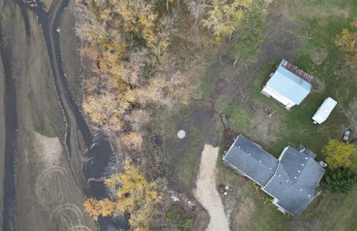 Riverside Retreat - Renovated Home on 15 Acres! - Foto 24