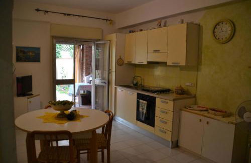 Casa Mimosa - Appartamento con giardino a 50 mt dal mare - Foto 2