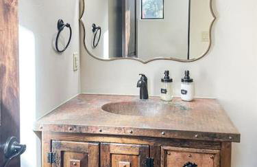 Stunning Spanish-Style Retreat with Pool Sleeps 28 - Foto 8