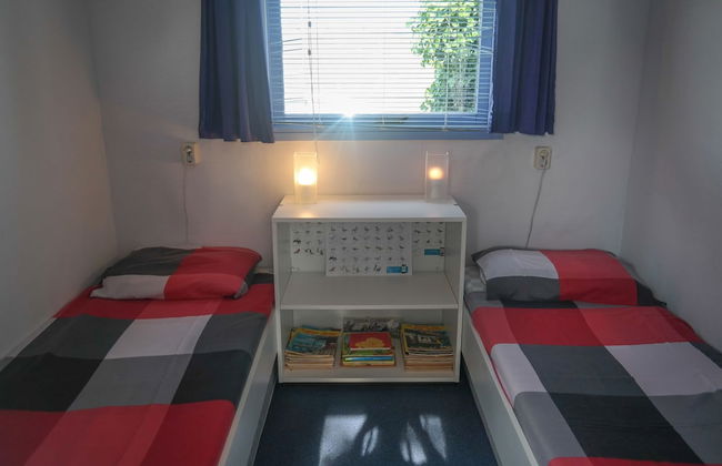 8 Pers Chalet Carla in Front of the Lauwersmeer and own Fishing Pier - Photo 5